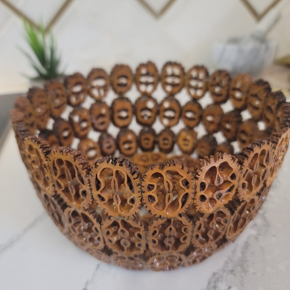 Walnut slice bowl. Very nice and sturdy. Perfect for any decor. American folkart - Picture 12 of 12